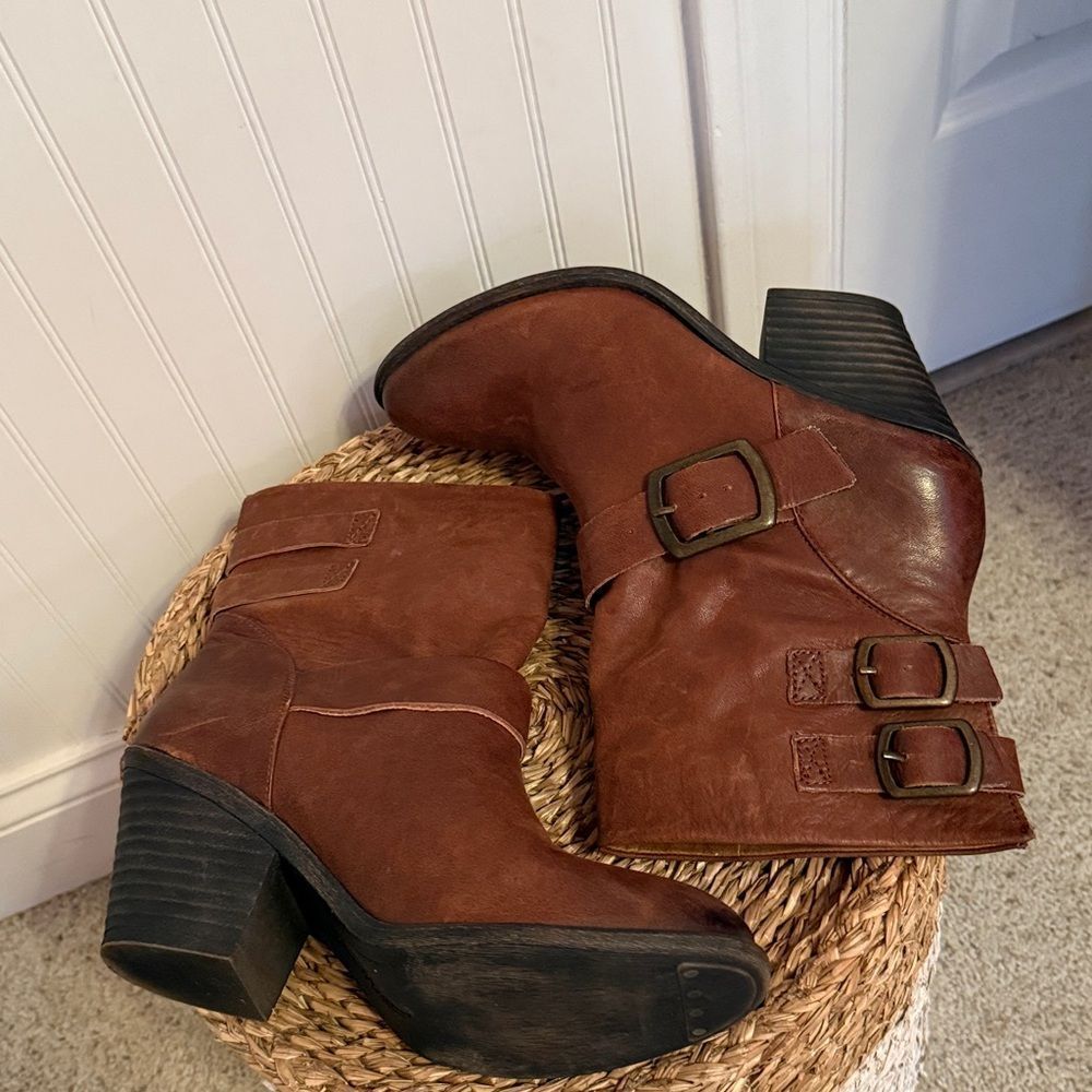 Lucky Brand Double Buckle Brown Leather Heeled Boots - 10 - Great Condition - Picture 6 of 9